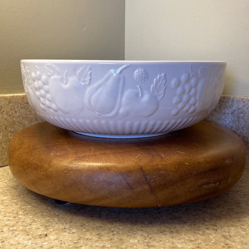 Libbey Off White Cream Embossed Fruit Rim Large Round Vegetable Bowl